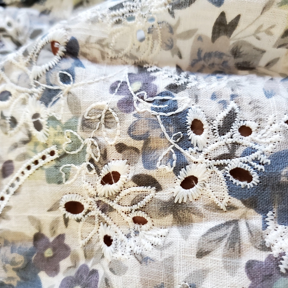 Floral Lace Women's Skirt - Picture 3 of 3